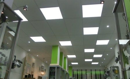 eclairage-coiffeur-dalle-led Eclairage d'un salon de coiffure